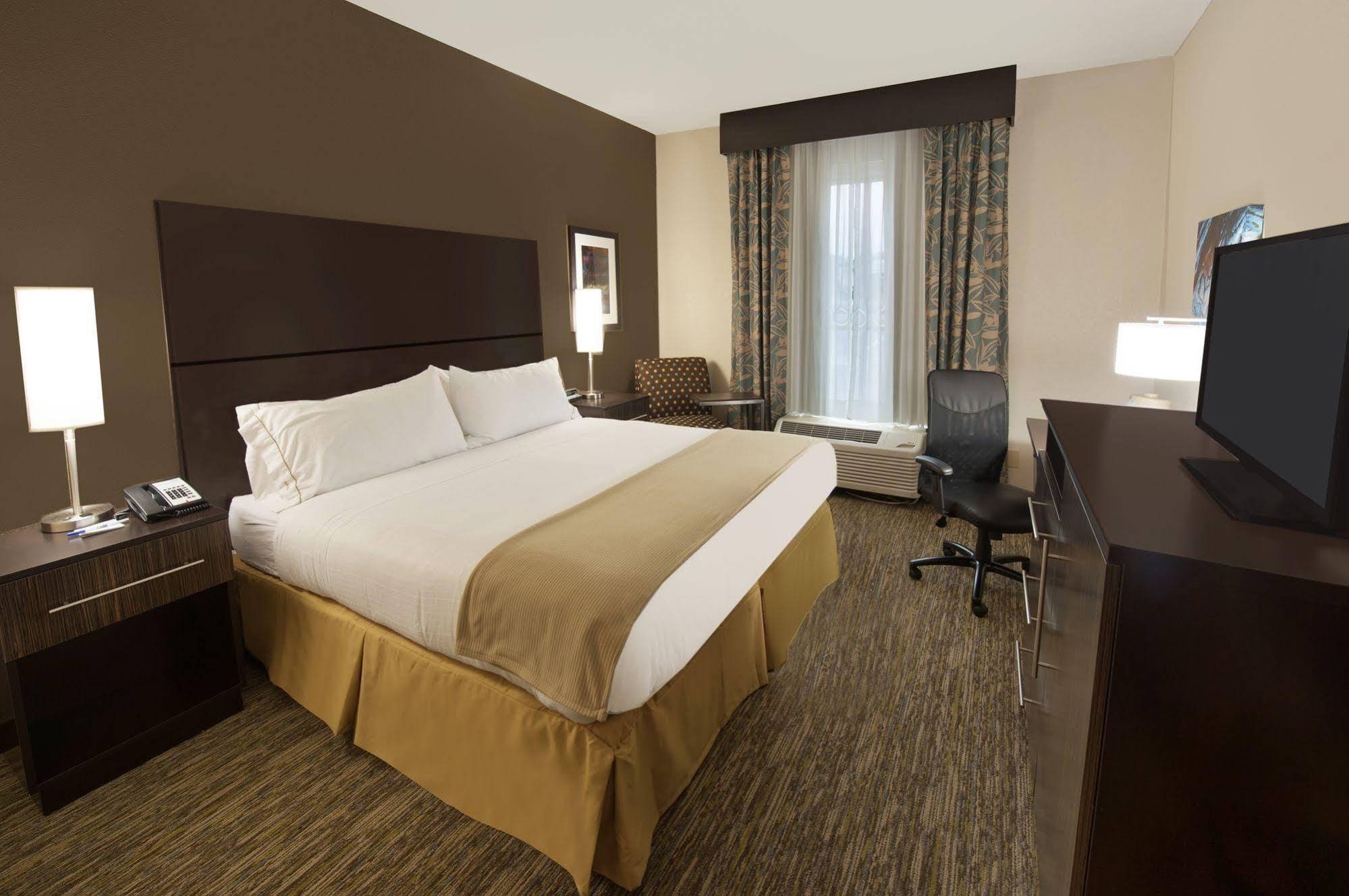 Holiday Inn Express Fredericksburg - Southpoint By Ihg Kültér fotó